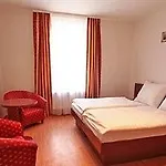 Susa Aparthotel 3*