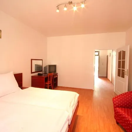 Susa 3* Prague