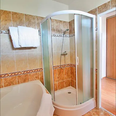 Susa 3* Praag